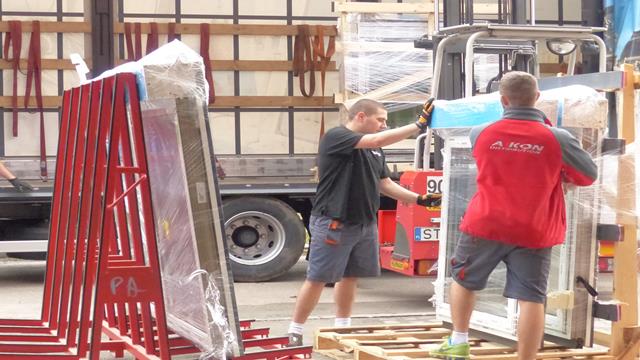 Distributor doors and windows - distribution, storage, transport