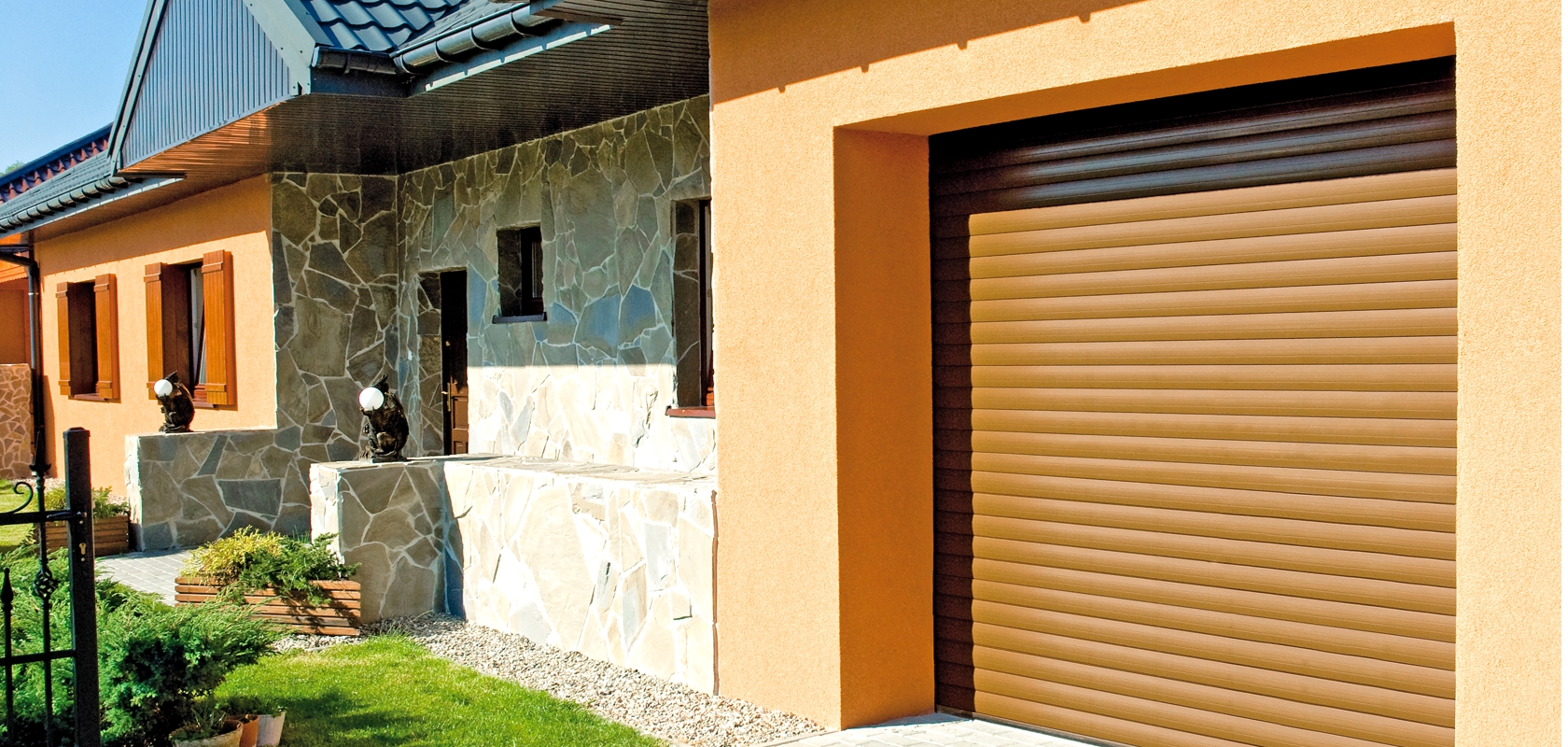 Roller shutter garage door with side doors