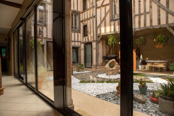 5 ways to bright interiors - large windows and doors
