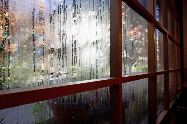 How to prevent condensation on aluminium window frames?